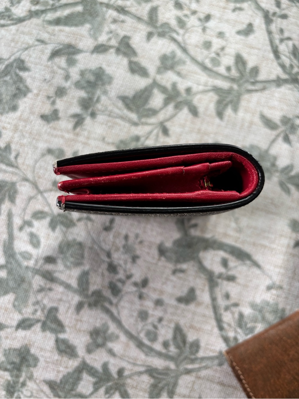 EUC Gucci Limited Edition GG Supreme Heart Snake Wallet. - Picture 9 of 12